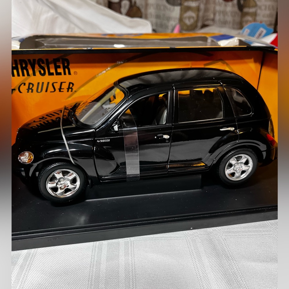 Chrysler PT Cruiser 1:18 Black Q Gate Diecast Metal Rare Collectible in Box